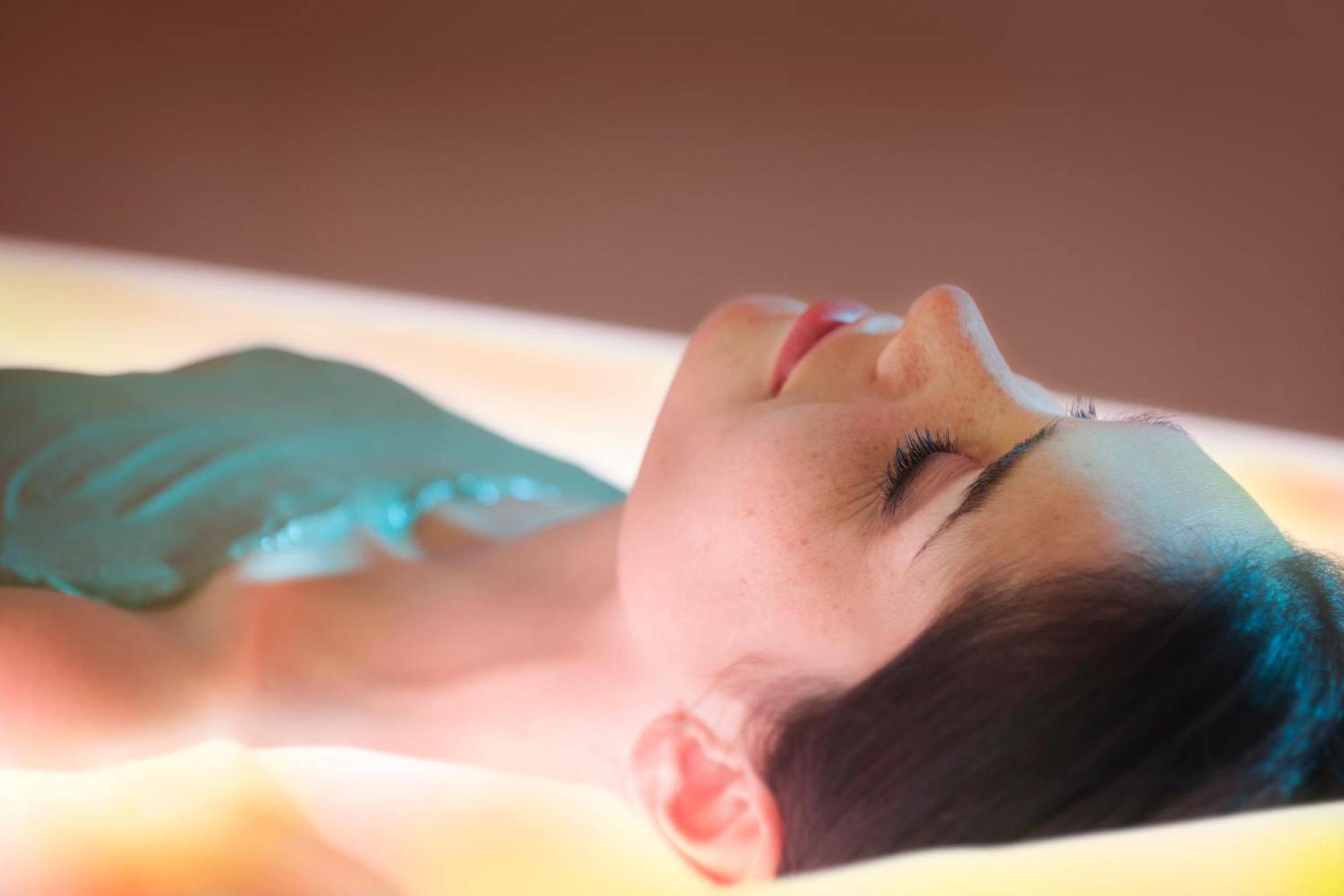 Hotel Valdys Thalasso & Spa - La Baie 杜瓦讷内 外观 照片
