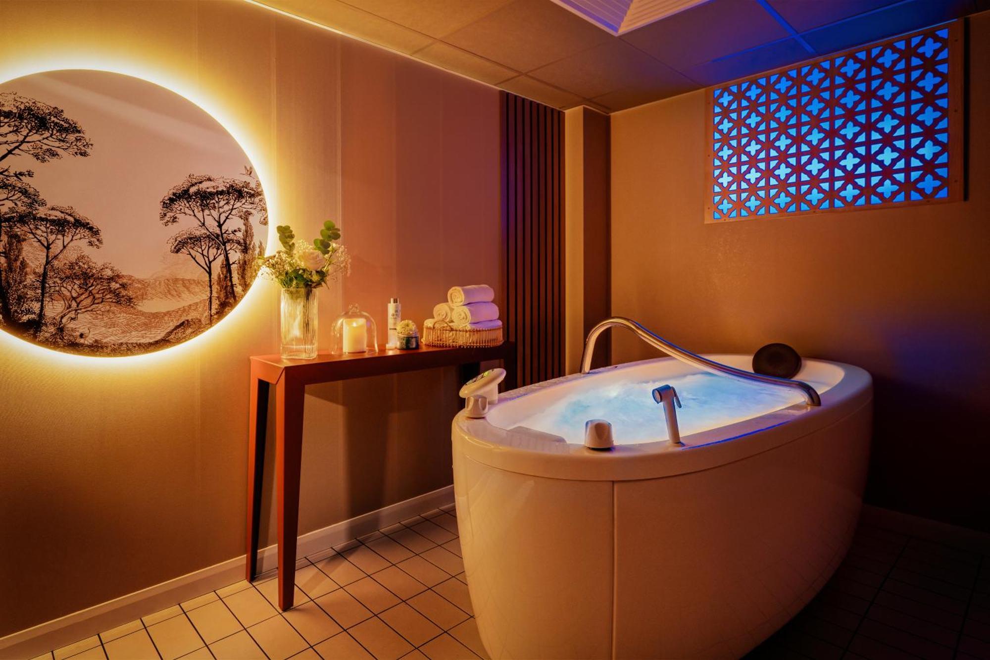 Hotel Valdys Thalasso & Spa - La Baie 杜瓦讷内 外观 照片
