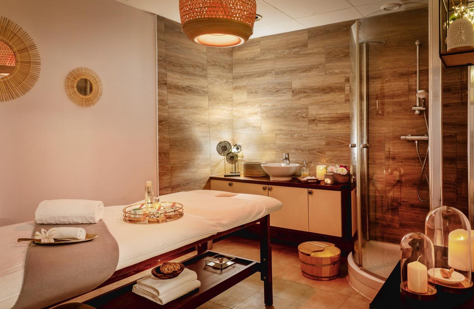 Hotel Valdys Thalasso & Spa - La Baie 杜瓦讷内 外观 照片
