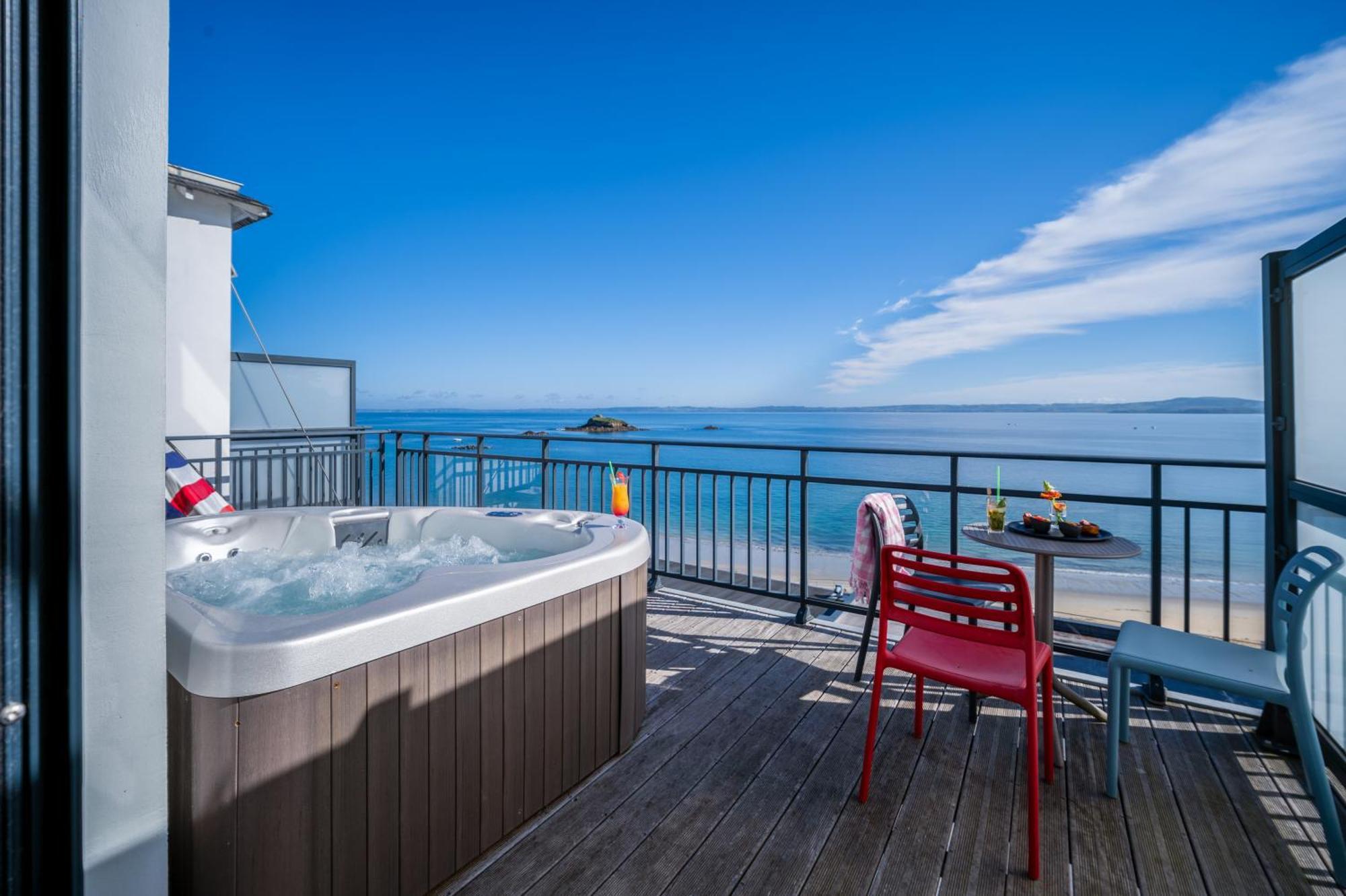 Hotel Valdys Thalasso & Spa - La Baie 杜瓦讷内 外观 照片