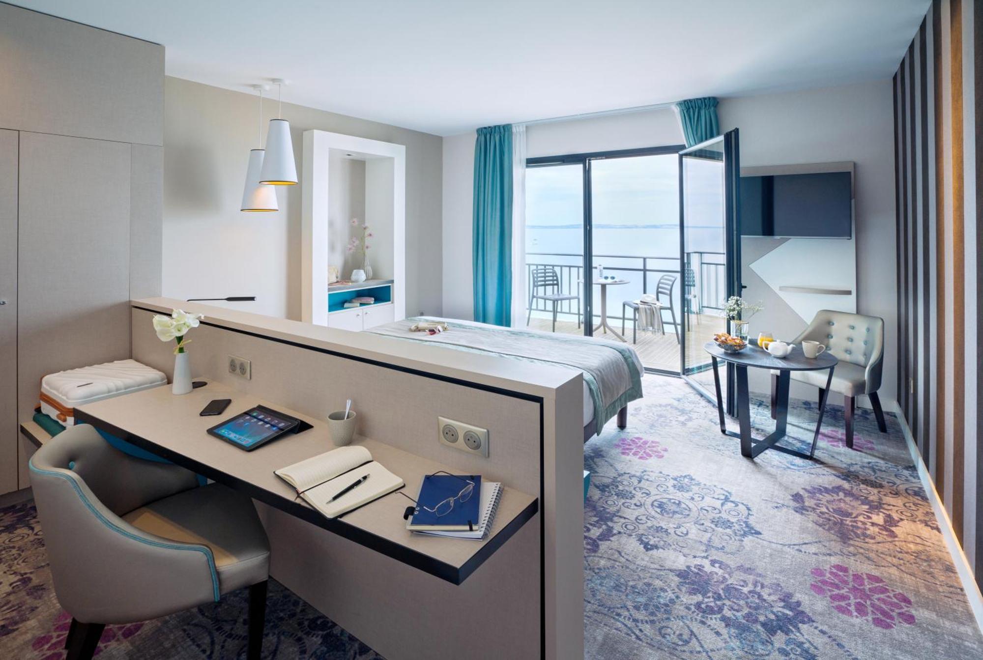 Hotel Valdys Thalasso & Spa - La Baie 杜瓦讷内 外观 照片