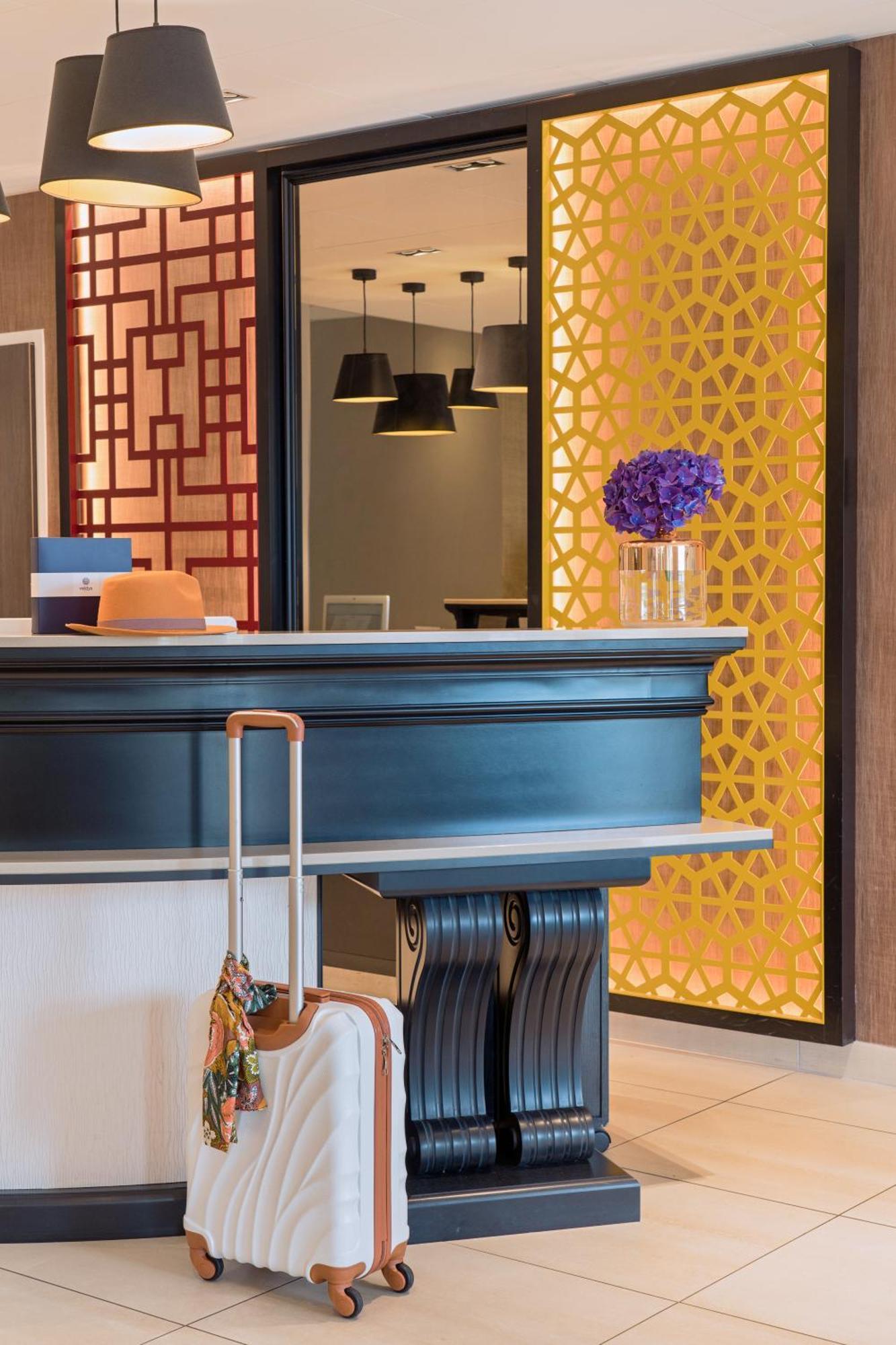 Hotel Valdys Thalasso & Spa - La Baie 杜瓦讷内 外观 照片