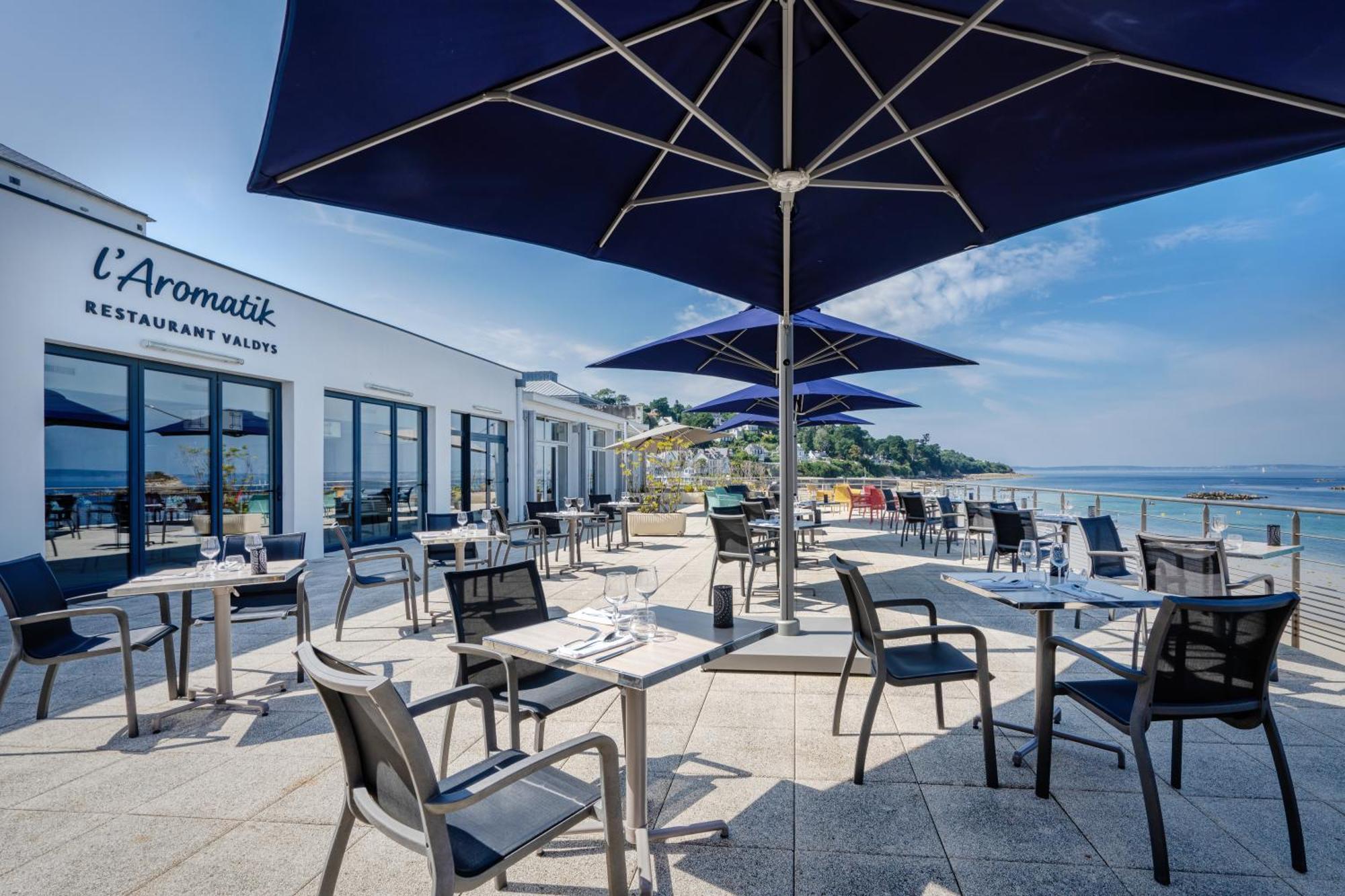 Hotel Valdys Thalasso & Spa - La Baie 杜瓦讷内 外观 照片