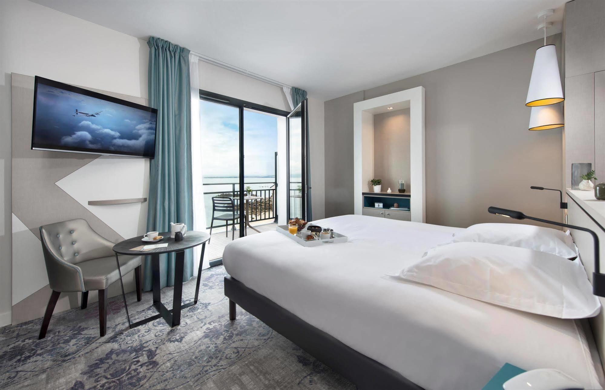 Hotel Valdys Thalasso & Spa - La Baie 杜瓦讷内 外观 照片