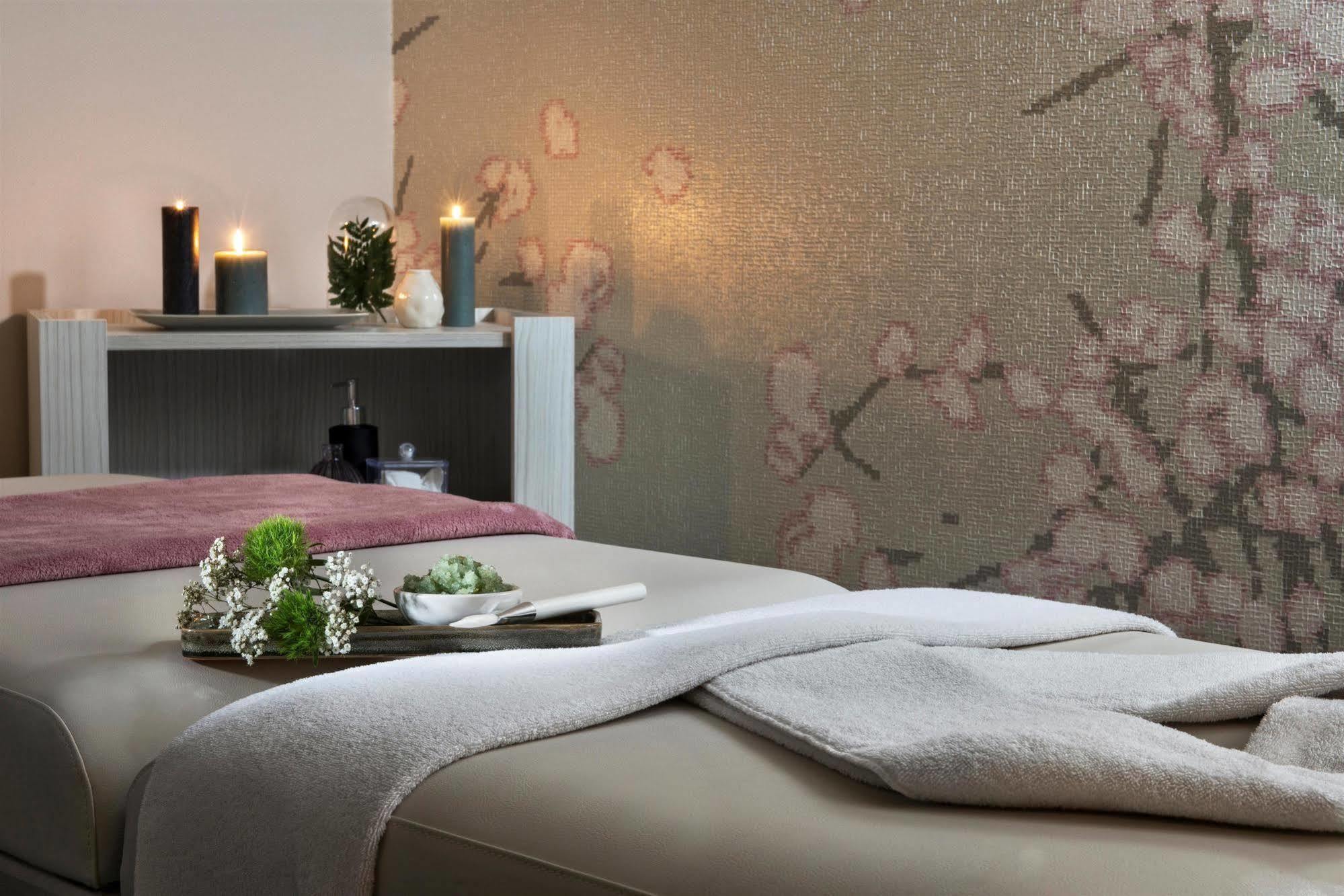 Hotel Valdys Thalasso & Spa - La Baie 杜瓦讷内 外观 照片